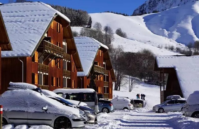 Residence La Fontaine Du Roi - Apartment 6 beds, 50m from the ski slopes, mountain view