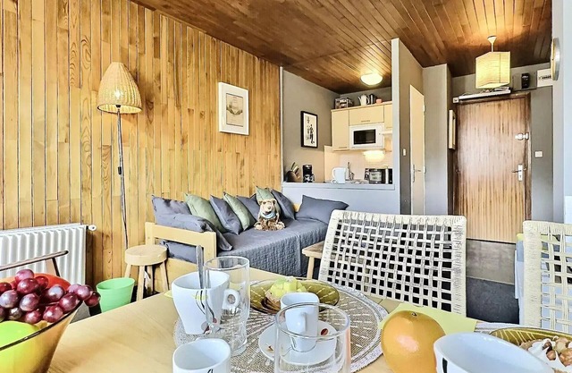 Residence Lot 300 A And B - Apartment 2 rooms 4 people close to the slopes and shops in the Lavachet district. Located on the 4th floor of a