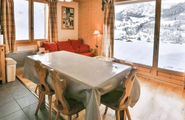 Residence Refuge Des Outalays B - Refuge B1, beautiful apartment for 5 people, 2 bedrooms, terrace close to slopes!