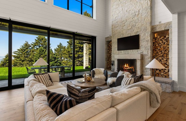 Resolute Ridge: Peak Lodge