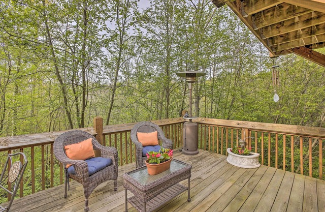 Resort Cabin w/Fire Pit: Golf, Hike and Play!