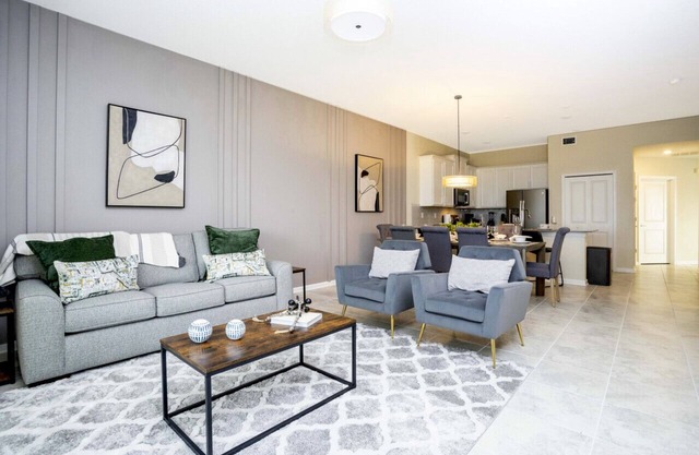 Resort Condo in Orlando: Cozy Retreat with Lazy River & Kids` Water Park Near Disney