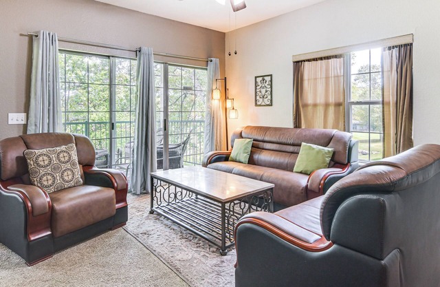 Resort Condo w/Patio, 5 Mi to Branson Landing!