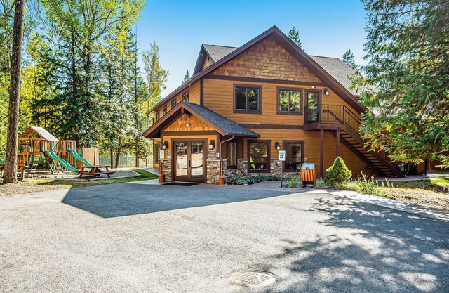 Resort condo with in/outdoor pools, beach, fishing pond, dock, sauna, & tennis