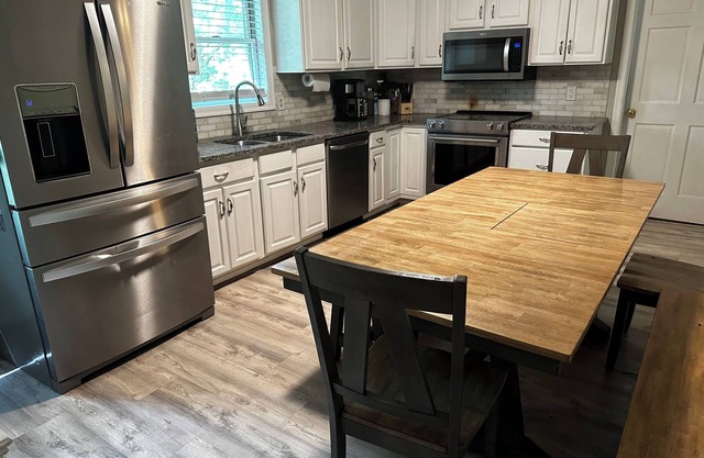 Resort Family Friendly Home 5-minute walk to the beach at Eagle Rock!