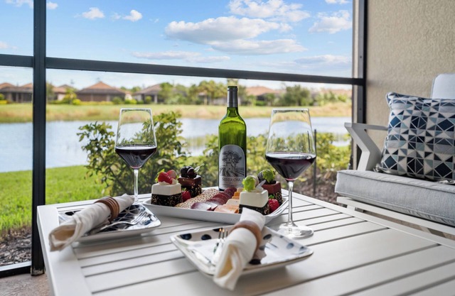 Resort Living, Professionally Decorated, END Unit,1st Floor, Stunning Water View