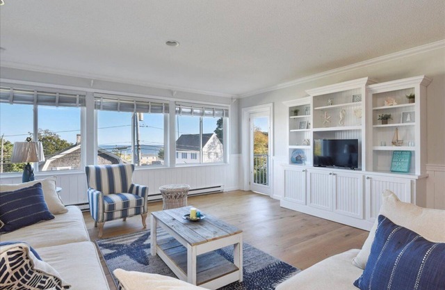 Resort-Style Condo with Water Views, Private Beach-Ideal for Long Stays!