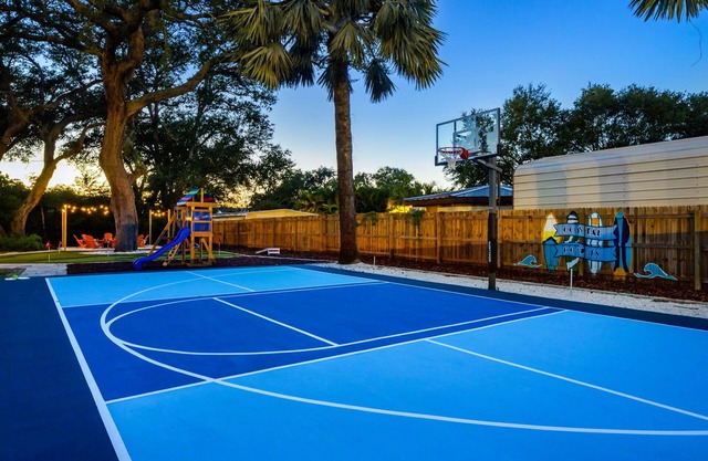 Resort-Style Oasis Pool Mini Golf Playground