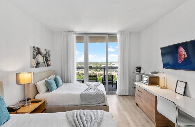 Restaurants, Pool over the water, Beach Service/Studio