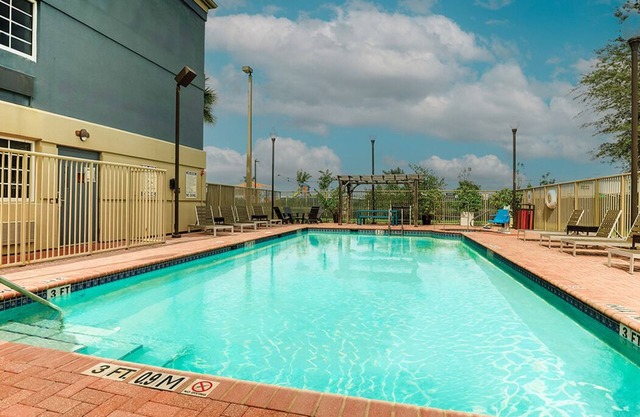 Restful Stay in Doral | Pool, Gym, Free Parking, BBQ, Pet-friendly!