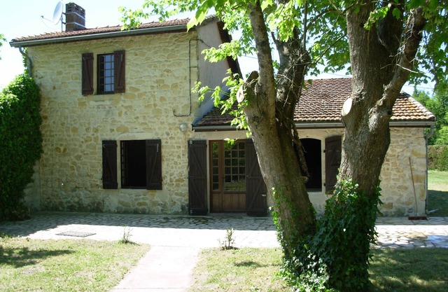 Restored country house, 4 persons 2200qm meadow, 2 terraces,