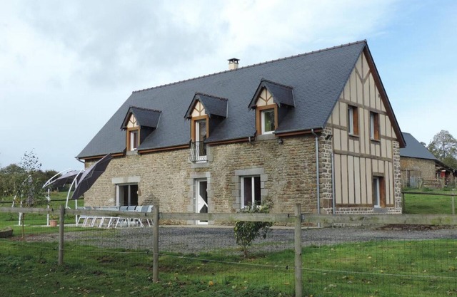 Restored house with garden in Landisacq, tranquility and nature