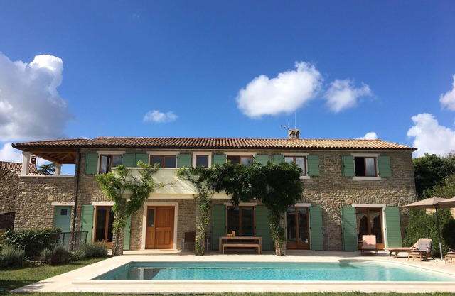 Restored Old Stone Farmhouse With Private Pool - Ideal For Families
