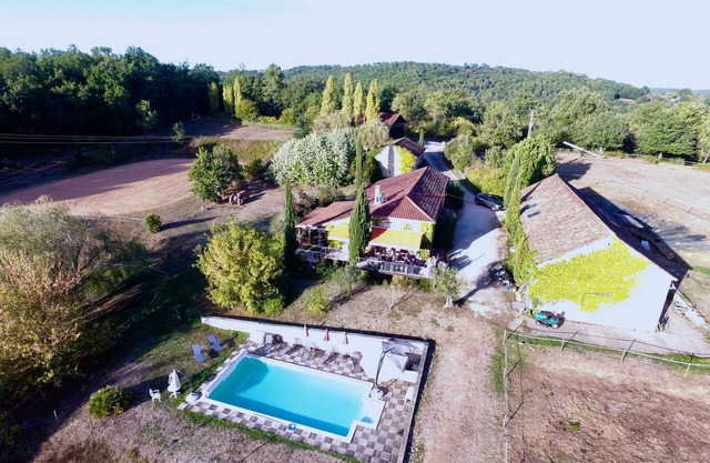Restored Périgord farmhouse, absolute peace and quiet, private swimming pool (Wallbox on site)