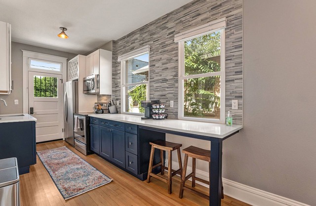 Restored town home, easy walk to restaurants and parks