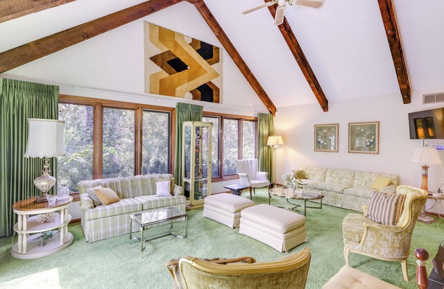 Retro Ohio Home on 1-Acre Property