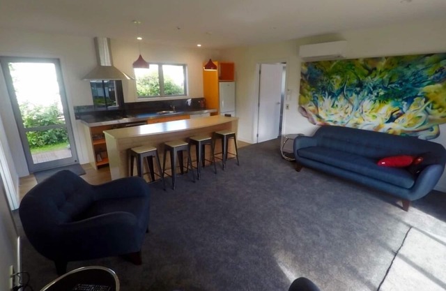 Retro styled apartment in sunny Wanaka