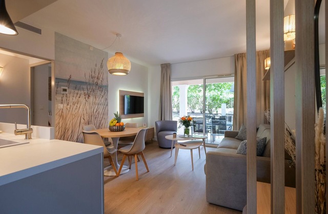 Rêves de Provence 1 renovated vacation apartment Sea and beach 150 m away