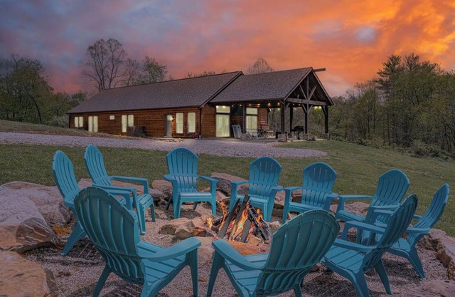 Revive Ridge: Ranch-style lodge in Hocking Hills. Perfect for multi-generations!
