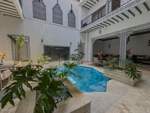 Riad Tonaroz Gold