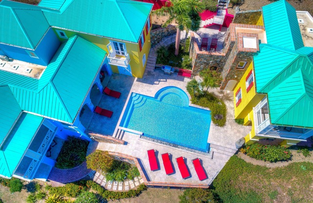 RIDGEMONT HOUSE - fabulous privacy & luxury for 12 lucky people