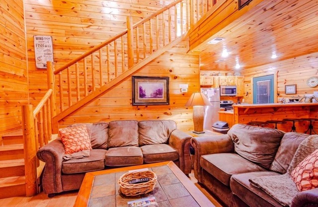 Ridgeview Retreat Seclude Cabin Includes Wifi, Cable, and Charcoal Grill by Redawning