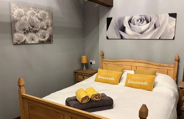 Rife Lodges near Arundel has a private hot-tub, free Wi-Fi and parking