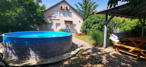 Rigófészek Apartmanház