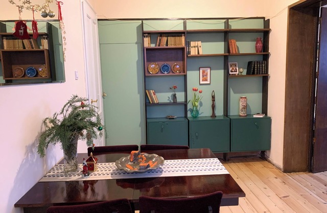 Right in the center of the city! 1st floor 2 bedroom apartment on a quiet street