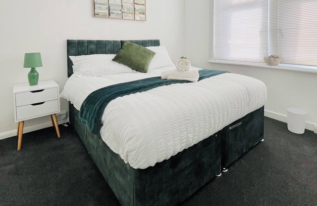 Right in the heart of Portsmouth, less than 10 minutes walk from the beach!