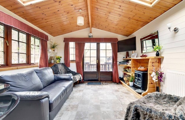 River Lodge - Two Bedroom House, Sleeps 4