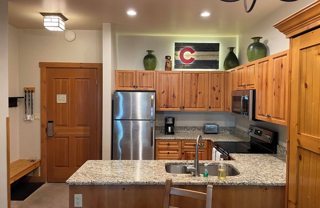 River Run Condo, 5 Minute Walk To The Gondola. 1 bed, 1 bath, sleeps 6