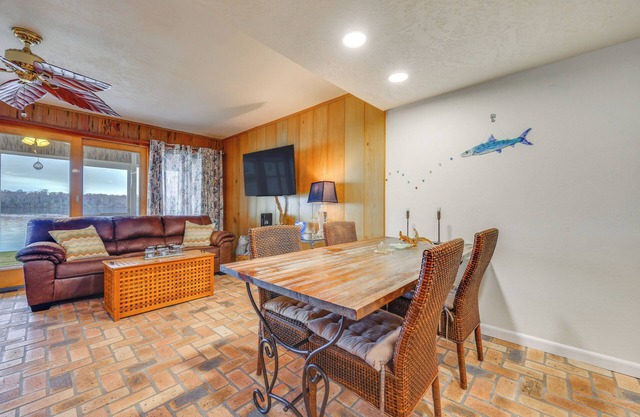 River-View Condo w/Boat Slip in Welaka!