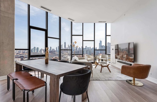 River West 3BR Penthouse Duo: Skyline Comfort