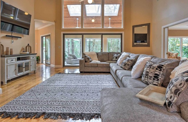 Riverfront Alabama Vacation Rental w/ Yard!