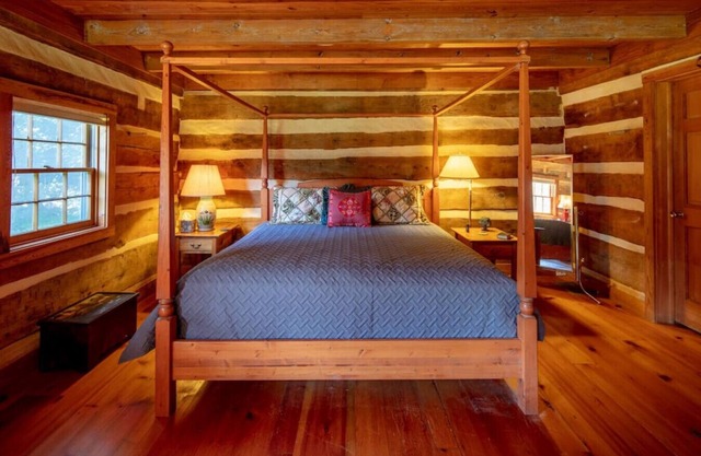 Riverfront Cabin! Farm, Kayaks, Trail & Campfires