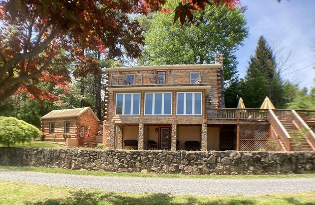 Riverfront Cabin near Massanutten Resort with Hot Tub and Fire Pit