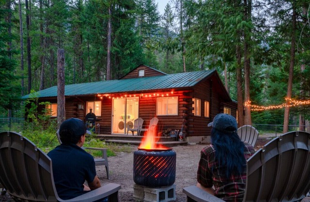 Riverfront Cabin NO TRAIN HORN, Fenced Gated Yard