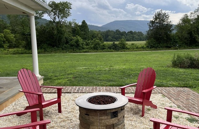 Riverfront Country Home with Blue Mountain Views