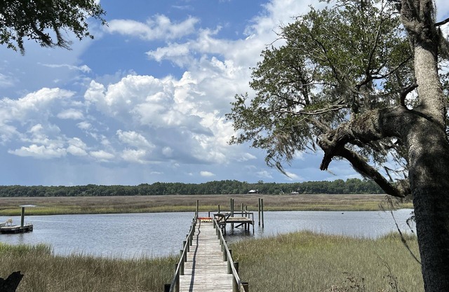 Riverfront home on deep water - sleeps 12