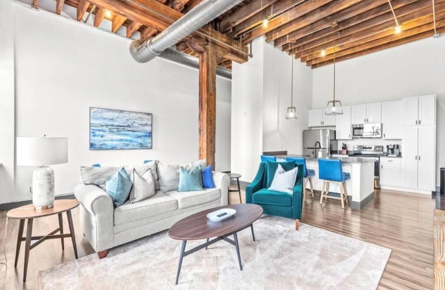 Riverfront Loft, Arch/Convention Center/Casino/Stadium