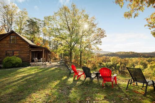 Riverfront Log Cabin w Fireplace Grill & Fire Pit