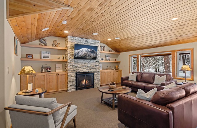 Riverfront luxury on White Pass with hot tub, firepit, and game room