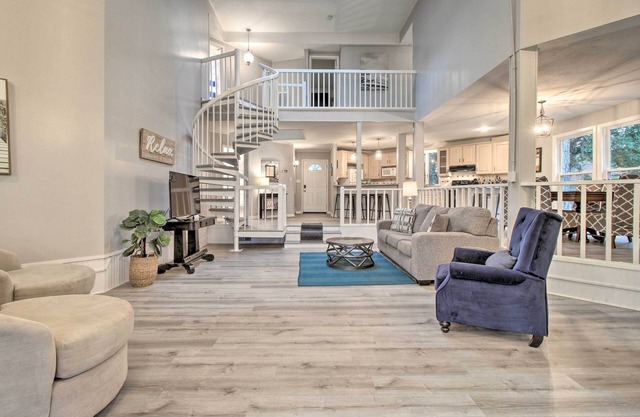 Riverfront Savannah Getaway w/Pool & Dock!