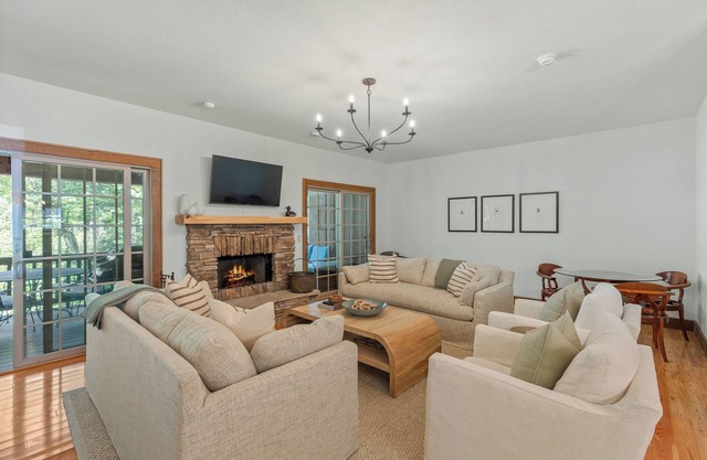 Riverfront Townhome Near Sapphire Resort, Hikes, Dining & Shopping