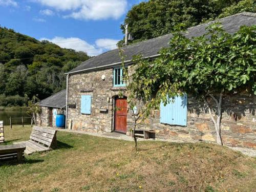 Riverside Barn at Lopwell Dam