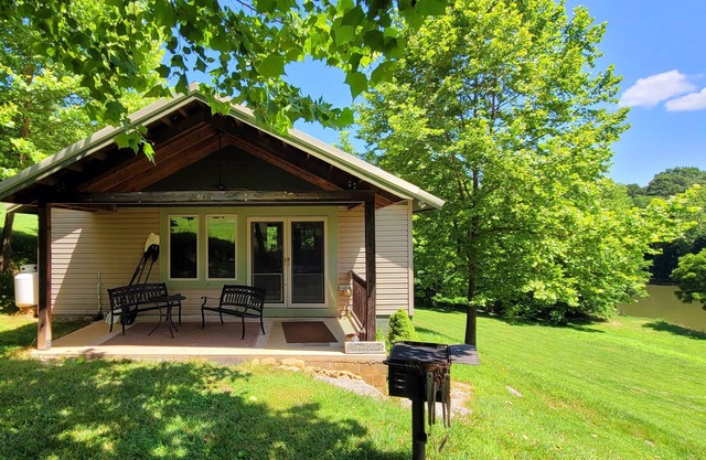 Riverside Cabin on the New River; n Pets Welcome; All fees included