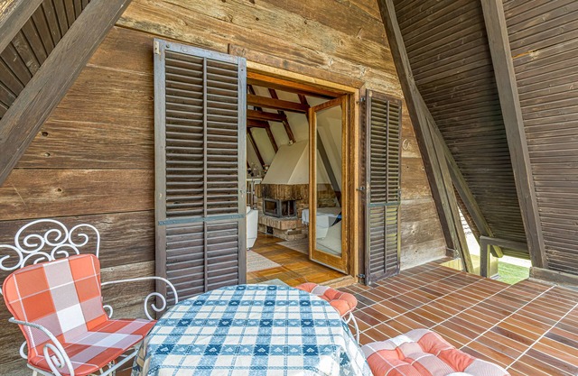 Riverside House With Hot Tub, Krapje, Croatia