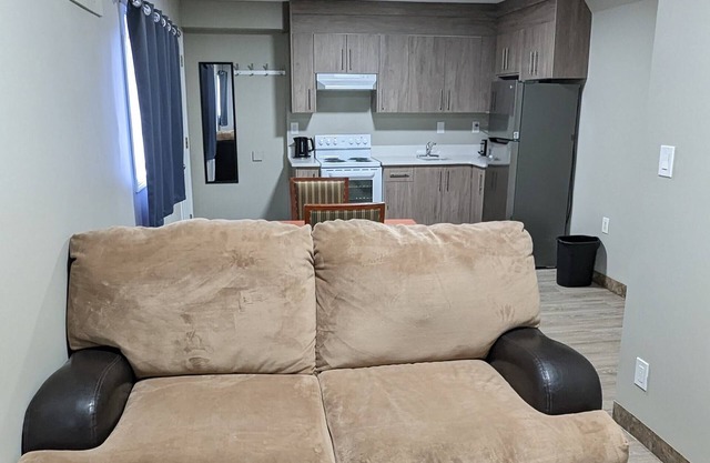 Riverside Motel & Suites