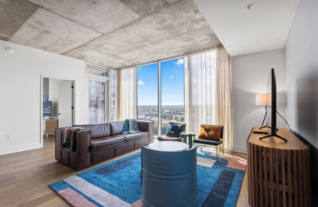 Riverside Penthouse in heart of Rainey - Sleeps 8
